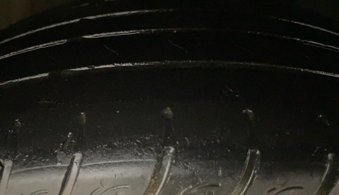 2022 KIA CARENS PRESTIGE PLUS 1.5 DIESEL 7 STR, Diesel, Manual, 40,230 km, Right Front Tyre Tread