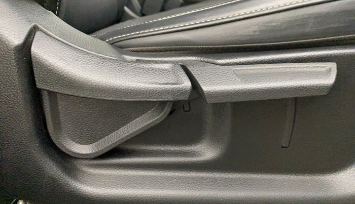 2022 KIA CARENS PRESTIGE PLUS 1.5 DIESEL 7 STR, Diesel, Manual, 40,230 km, Driver Side Adjustment Panel