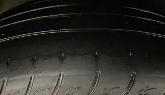 2022 KIA CARENS PRESTIGE PLUS 1.5 DIESEL 7 STR, Diesel, Manual, 40,230 km, Right Rear Tyre Tread