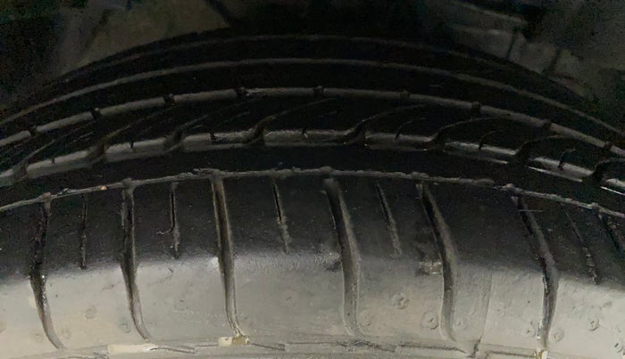 2022 Tata NEXON XM SUNROOF PETROL, Petrol, Manual, 13,536 km, Right Front Tyre Tread