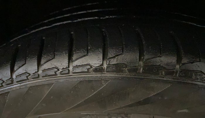 2021 KIA SELTOS X LINE 1.4 PETROL DCT, Petrol, Automatic, 37,621 km, Right Front Tyre Tread