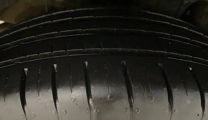 2023 Mahindra XUV300 W6 1.2 PETROL, Petrol, Manual, 13,812 km, Right Rear Tyre Tread