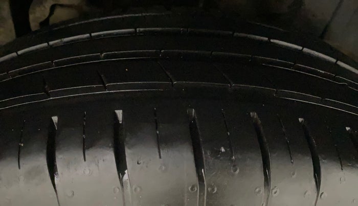 2023 Mahindra XUV300 W6 1.2 PETROL, Petrol, Manual, 13,812 km, Left Rear Tyre Tread