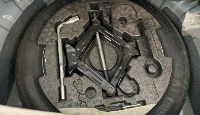 2023 Mahindra XUV300 W6 1.2 PETROL, Petrol, Manual, 13,812 km, Spare Tyre