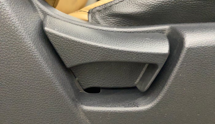 2023 Mahindra XUV300 W6 1.2 PETROL, Petrol, Manual, 13,812 km, Driver Side Adjustment Panel