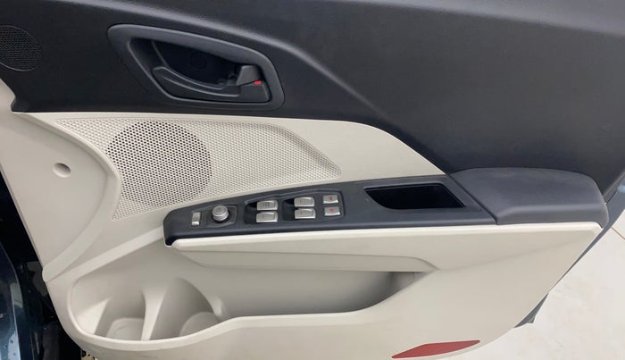 2023 Mahindra XUV300 W6 1.2 PETROL, Petrol, Manual, 13,812 km, Driver Side Door Panels Control