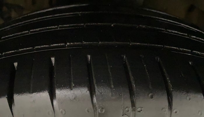 2023 Mahindra XUV300 W6 1.2 PETROL, Petrol, Manual, 13,812 km, Left Front Tyre Tread