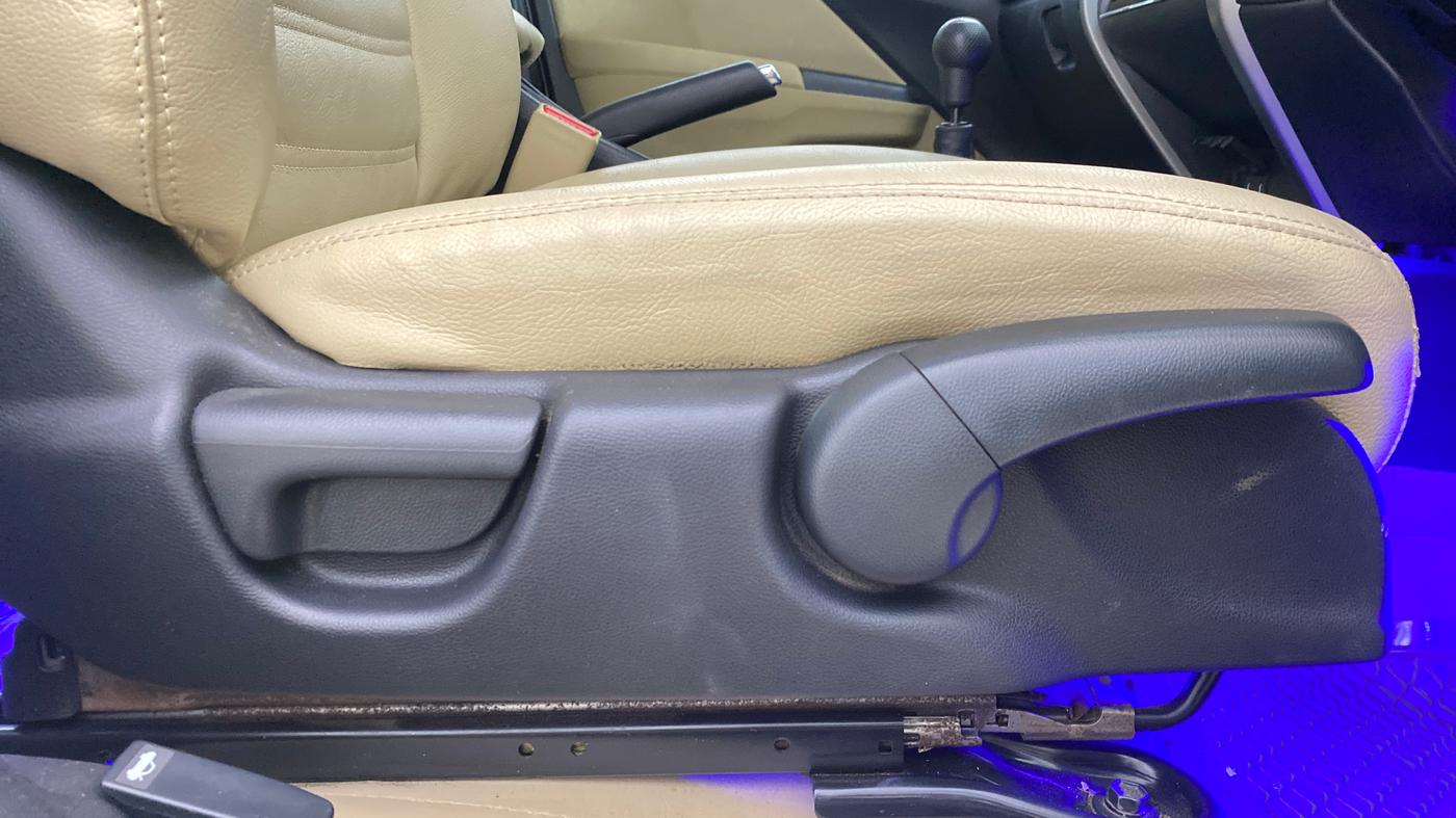 2021 Honda City 1.5L I-VTEC V MT 4TH GEN, Petrol, Manual, 28,512 km, Driver Side Adjustment Panel