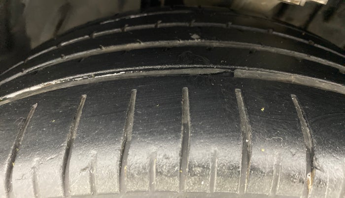 2014 Mercedes Benz C Class C 200 AVANTGARDE, Petrol, Automatic, 59,081 km, Left Front Tyre Tread