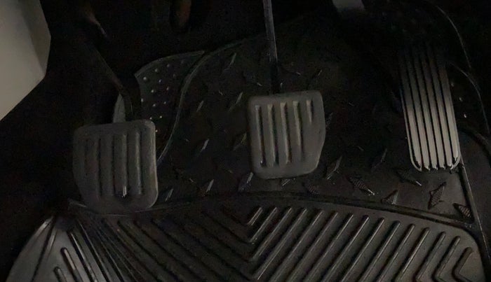 2022 Tata Safari XZ PLUS GOLD, Diesel, Manual, 47,279 km, Pedals