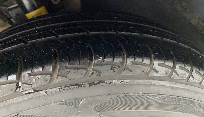 2018 Volkswagen Ameo Trendline 1.0, Petrol, Manual, 55,482 km, Right Front Tyre Tread