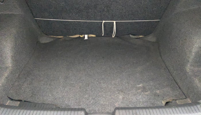 2018 Volkswagen Ameo Trendline 1.0, Petrol, Manual, 55,482 km, Boot Inside