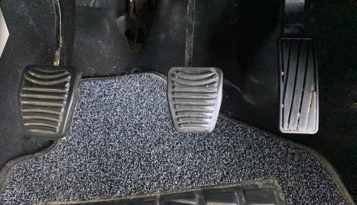 2019 Mahindra XUV300 W8(O), Diesel, Manual, 52,637 km, Pedals