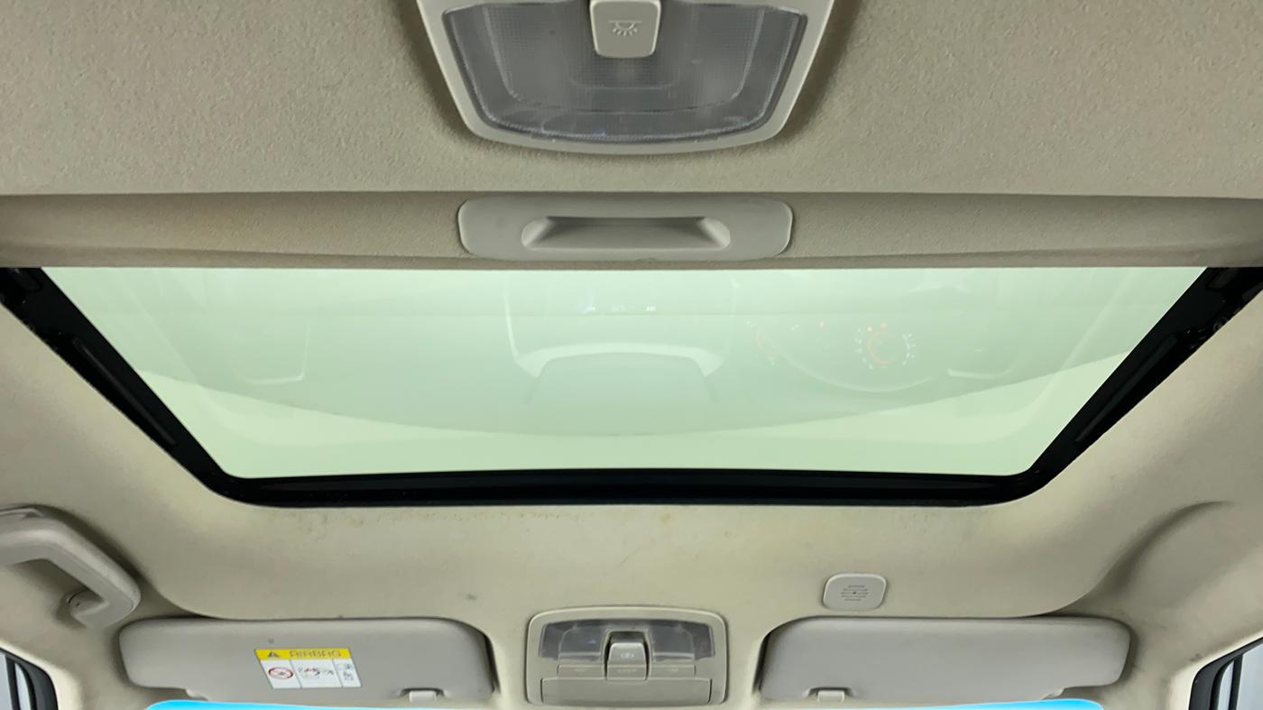 2019 Mahindra XUV300 W8(O), Diesel, Manual, 52,637 km, Moonroof/ Sunroof