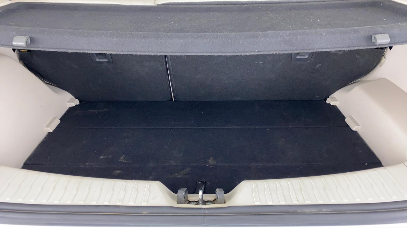 2019 Mahindra XUV300 W8(O), Diesel, Manual, 52,637 km, Boot Inside