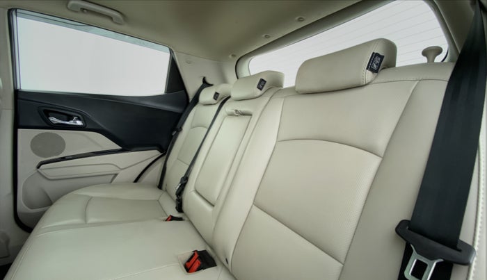 2019 Mahindra XUV300 W8(O), Diesel, Manual, 52,637 km, Right Side Rear Door Cabin