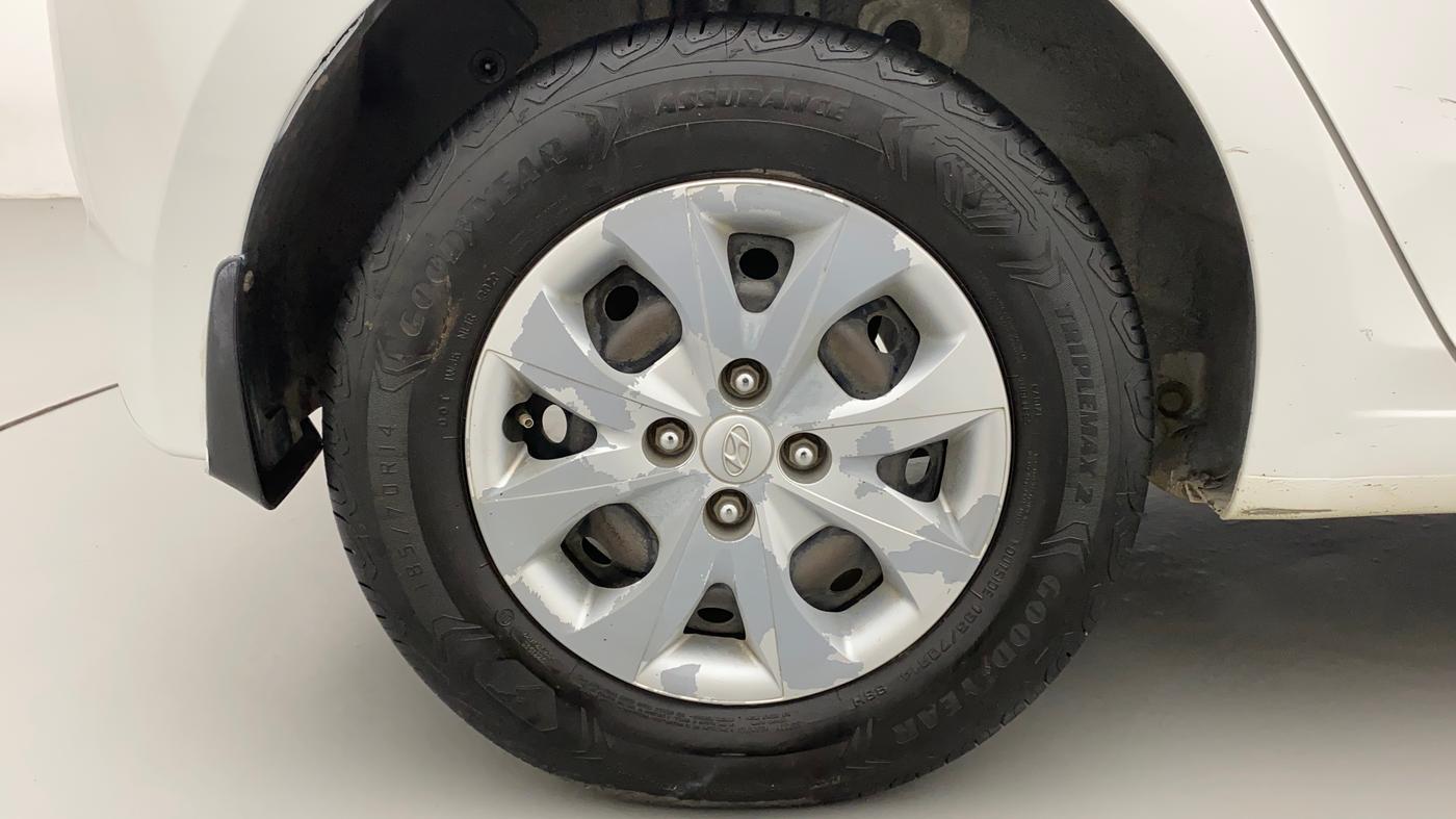 2014 Hyundai Elite i20 MAGNA 1.2, Petrol, Manual, 1,05,921 km, Right Rear Wheel