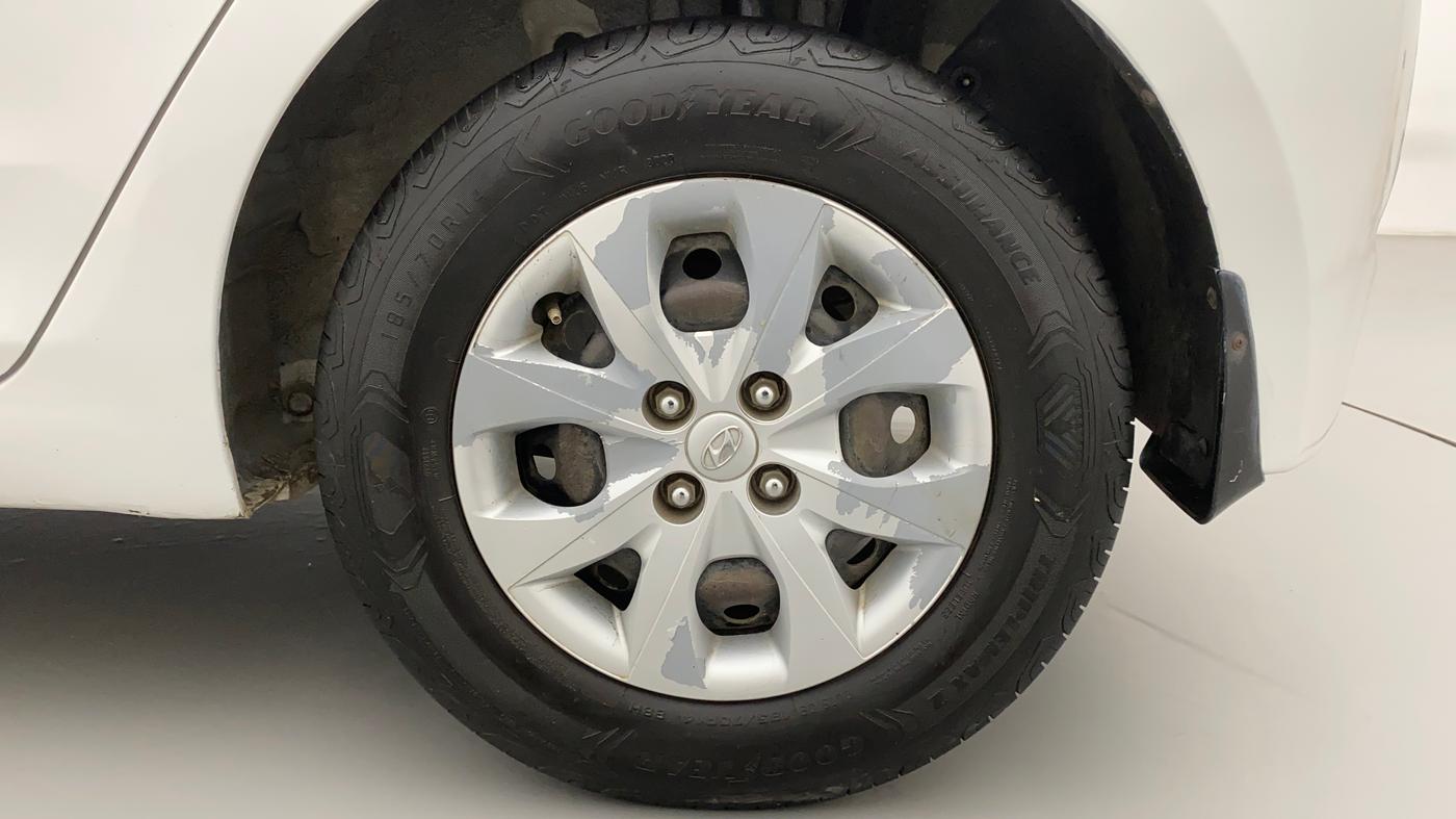 2014 Hyundai Elite i20 MAGNA 1.2, Petrol, Manual, 1,05,921 km, Left Rear Wheel