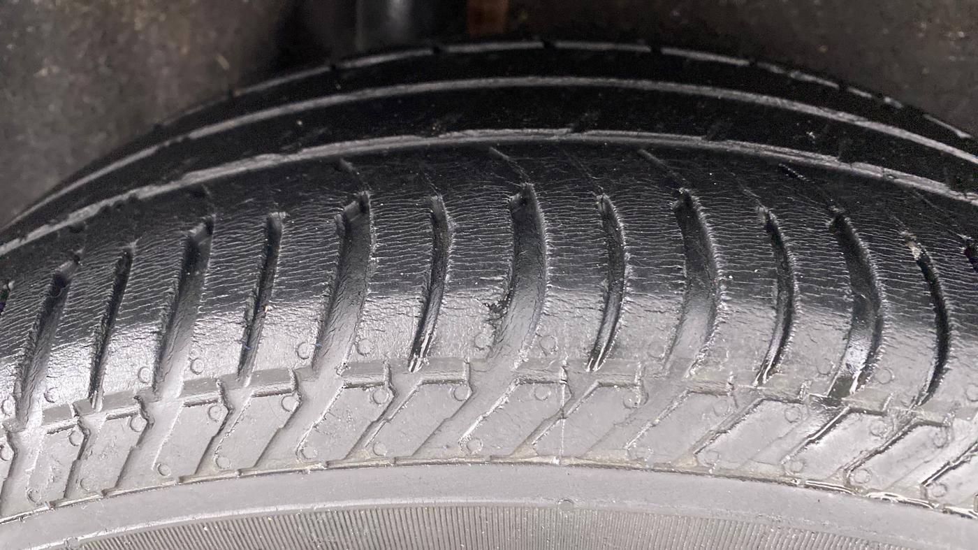 2014 Ford Ecosport 1.5 TREND TI VCT, Petrol, Manual, 91,804 km, Right Rear Tyre Tread
