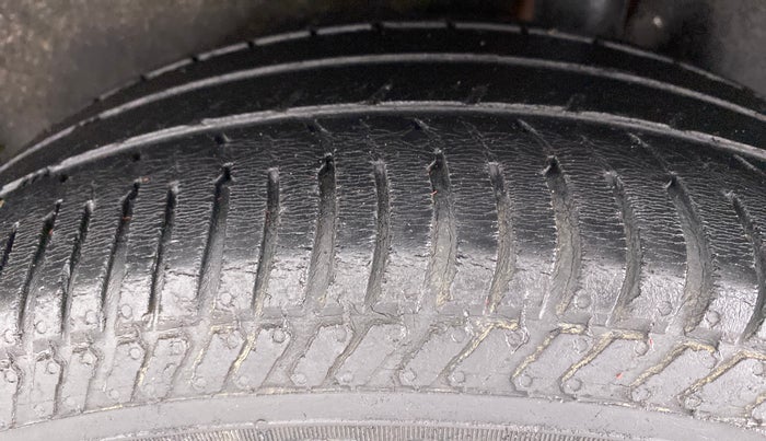 2014 Ford Ecosport 1.5 TREND TI VCT, Petrol, Manual, 91,804 km, Left Rear Tyre Tread