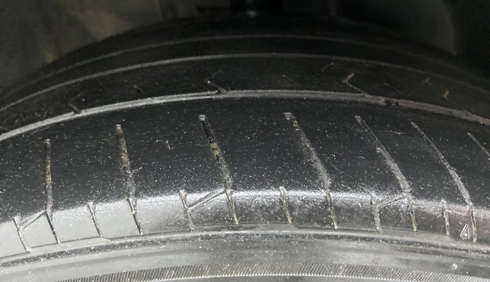 2021 Hyundai NEW I20 ASTA 1.2 AT, Petrol, Automatic, 11,717 km, Right Front Tyre Tread