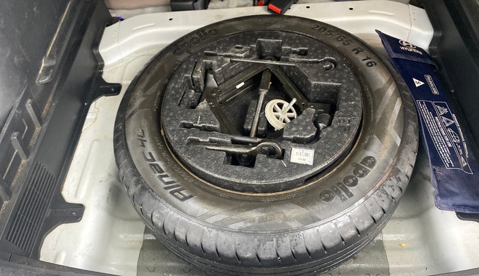 2017 Hyundai Creta E PLUS 1.6 PETROL, Petrol, Manual, 35,825 km, Spare Tyre