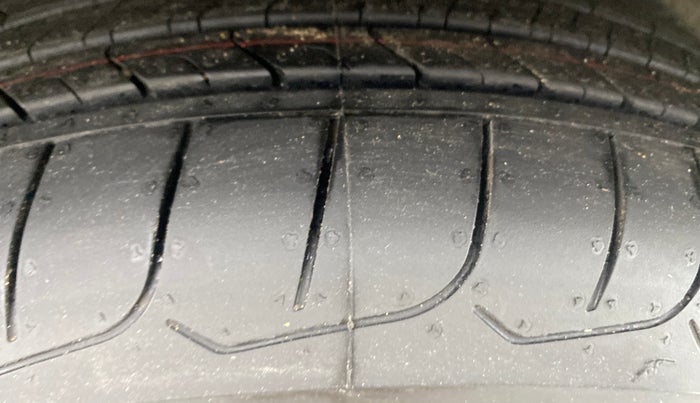 2017 Hyundai Creta E PLUS 1.6 PETROL, Petrol, Manual, 35,825 km, Right Front Tyre Tread