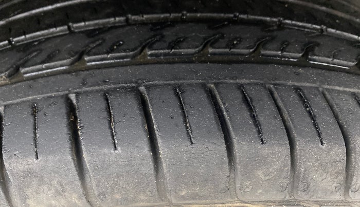 2017 Hyundai Creta E PLUS 1.6 PETROL, Petrol, Manual, 35,825 km, Left Rear Tyre Tread