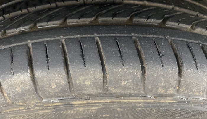 2017 Hyundai Creta E PLUS 1.6 PETROL, Petrol, Manual, 35,825 km, Left Front Tyre Tread