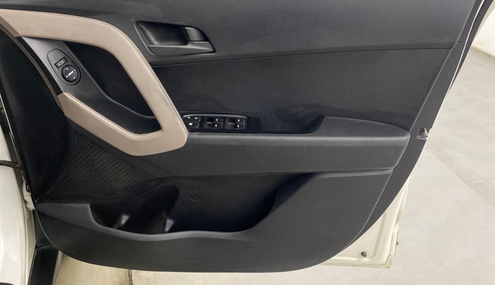 2017 Hyundai Creta E PLUS 1.6 PETROL, Petrol, Manual, 35,825 km, Driver Side Door Panels Control