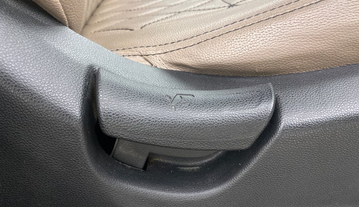 2017 Hyundai Creta E PLUS 1.6 PETROL, Petrol, Manual, 35,825 km, Driver Side Adjustment Panel