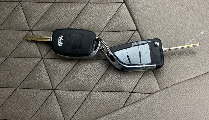 2017 Hyundai Creta E PLUS 1.6 PETROL, Petrol, Manual, 35,825 km, Key Close Up