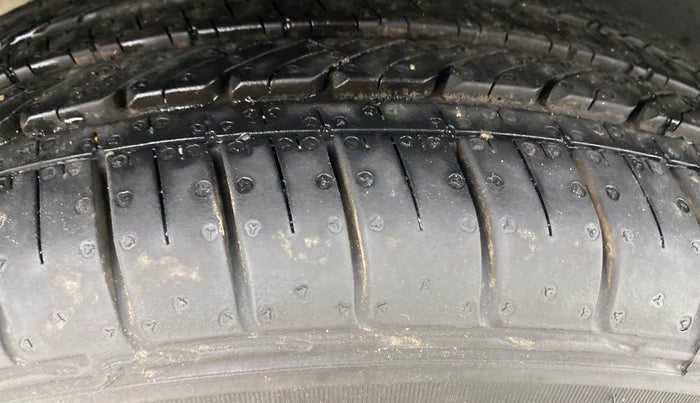 2017 Hyundai Creta E PLUS 1.6 PETROL, Petrol, Manual, 35,825 km, Right Rear Tyre Tread