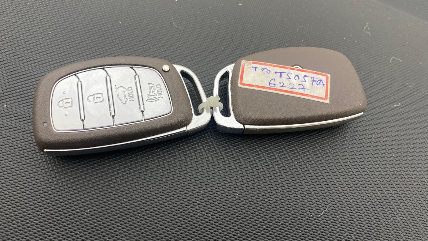 2019 Hyundai VENUE SX PLUS 1.0 TURBO DCT, Petrol, Automatic, 1,15,456 km, Key Close Up