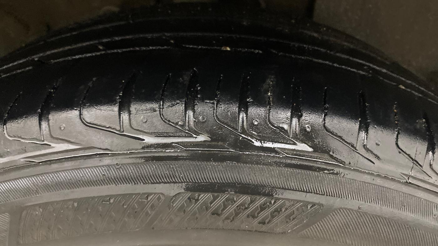 2019 Hyundai VENUE SX PLUS 1.0 TURBO DCT, Petrol, Automatic, 1,15,456 km, Right Front Tyre Tread