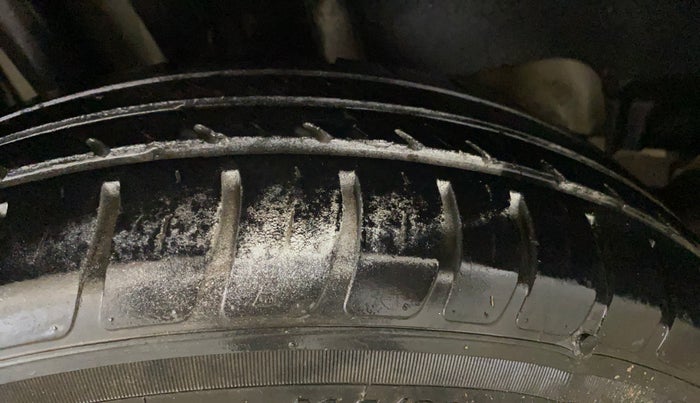 2018 Maruti Swift LXI, Petrol, Manual, 38,898 km, Right Rear Tyre Tread