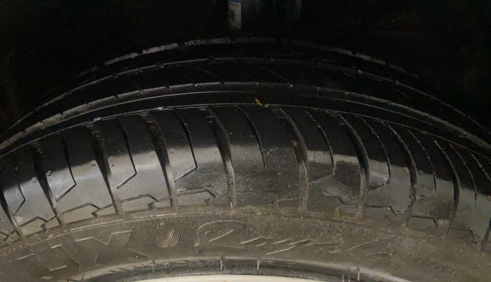 2017 Maruti Baleno DELTA PETROL 1.2, Petrol, Manual, 76,921 km, Right Front Tyre Tread