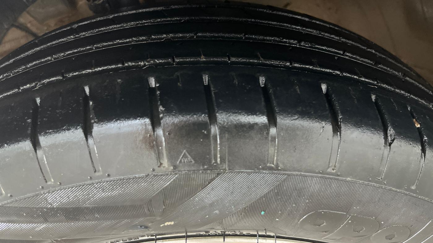 2021 Maruti Swift ZXI PLUS AMT, Petrol, Automatic, 50,378 km, Left Front Tyre Tread