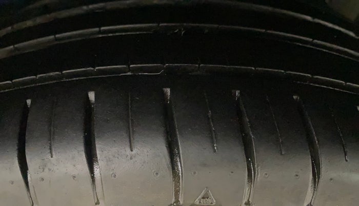 2017 Hyundai Elite i20 ASTA 1.2 (O), Petrol, Manual, 48,265 km, Left Rear Tyre Tread