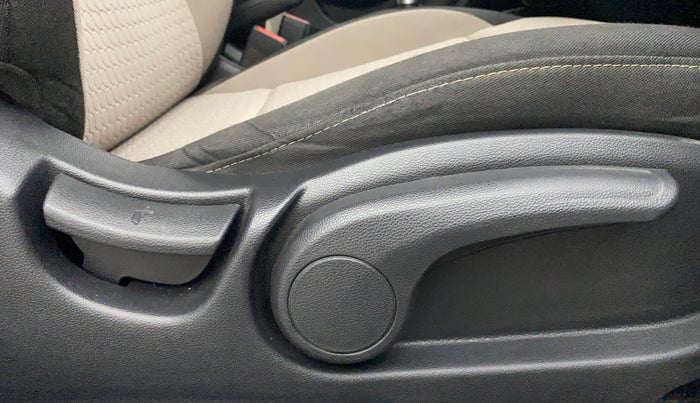 2017 Hyundai Elite i20 ASTA 1.2 (O), Petrol, Manual, 48,265 km, Driver Side Adjustment Panel