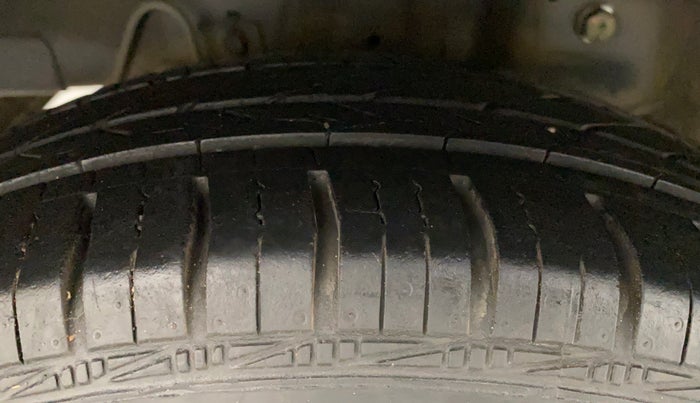 2016 Hyundai Eon SPORTZ, Petrol, Manual, 37,270 km, Right Rear Tyre Tread