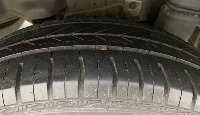 2016 Hyundai Eon SPORTZ, Petrol, Manual, 37,270 km, Left Rear Tyre Tread