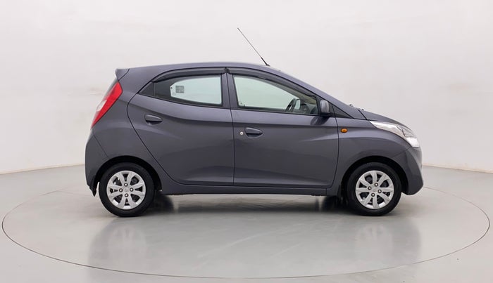 2016 Hyundai Eon SPORTZ, Petrol, Manual, 37,270 km, Right Side View
