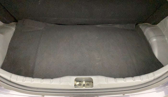 2016 Hyundai Eon SPORTZ, Petrol, Manual, 37,270 km, Boot Inside