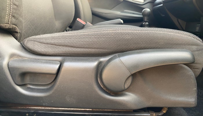 2015 Honda Jazz 1.5L I-DTEC VX, Diesel, Manual, 97,202 km, Driver Side Adjustment Panel