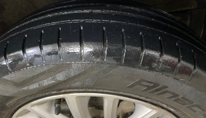2023 Maruti Dzire ZXI CNG, CNG, Manual, 68,423 km, Right Front Tyre Tread