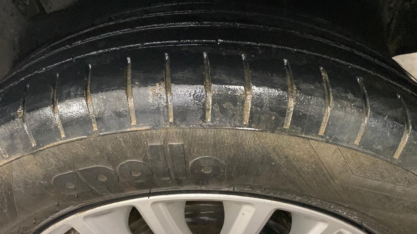 2023 Maruti Dzire ZXI CNG, CNG, Manual, 68,423 km, Left Rear Tyre Tread