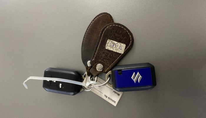 2023 Maruti Dzire ZXI CNG, CNG, Manual, 68,423 km, Key Close Up