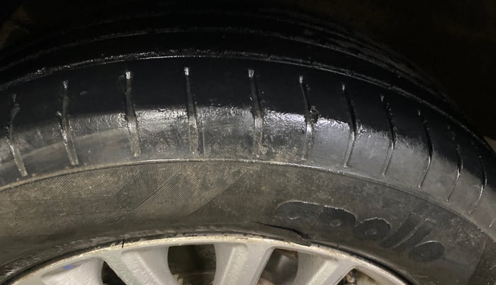 2023 Maruti Dzire ZXI CNG, CNG, Manual, 68,423 km, Left Front Tyre Tread