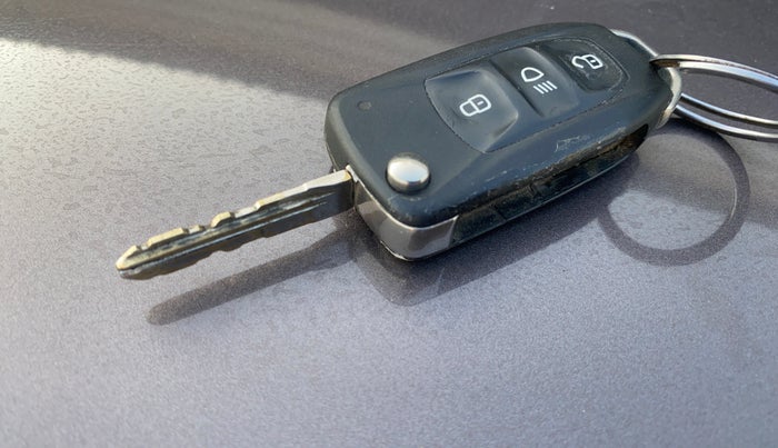 2018 Tata TIGOR XT PETROL, Petrol, Manual, 79,067 km, Key Close Up